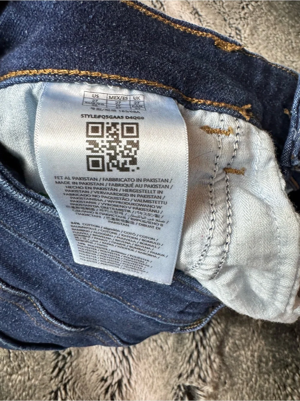 GUESS Dark Blue Distressed Cuffed Denim Shorts (size 27)